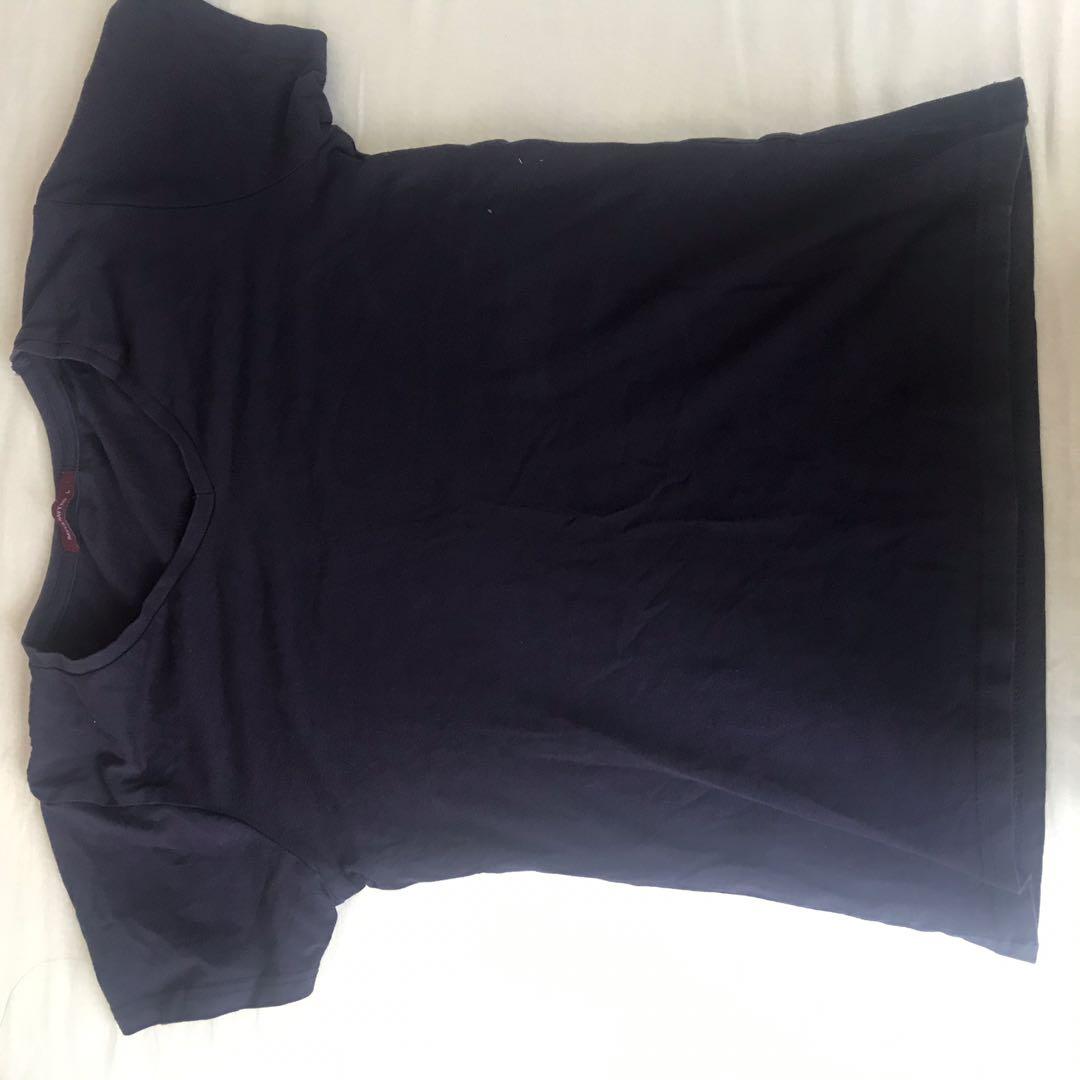 Basic tee (Category: Shirts) located in Singapore. Submitted by vanana (Listing ID 1046010066, Image 3). Description: Black basic tee size M Blue basic tee size L 2 for $4 Grab yours!!.