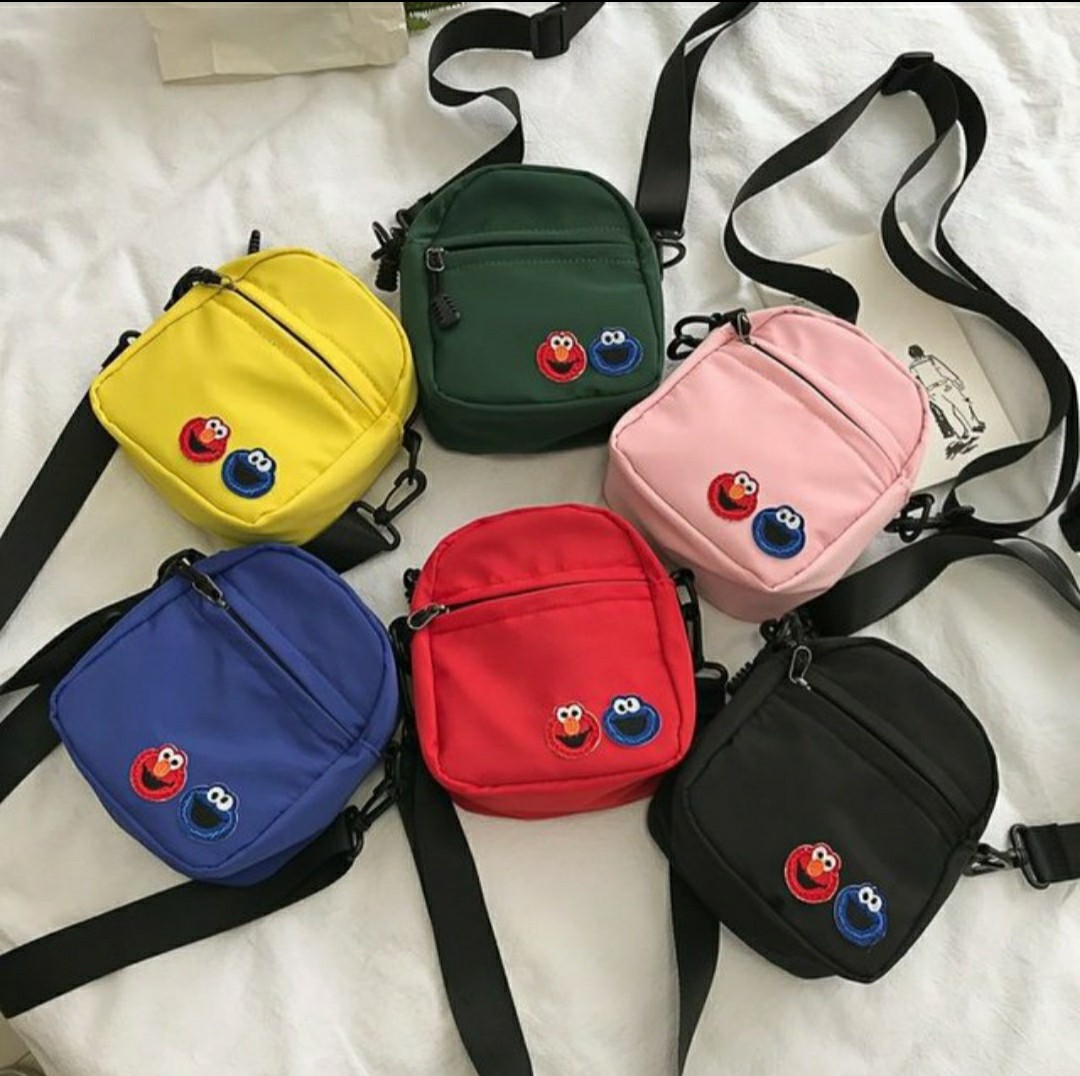 BLACK ELMO SLING BAG