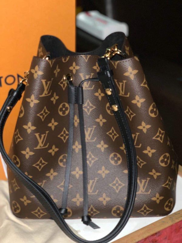 Brand New Louis Vuitton On The Go Epi Black Pink PRE ORDER 🔥😳, Luxury,  Bags & Wallets on Carousell