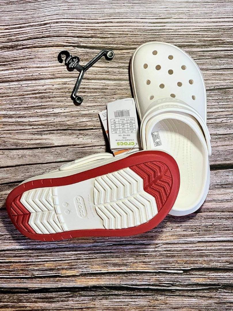 shoe mall crocs