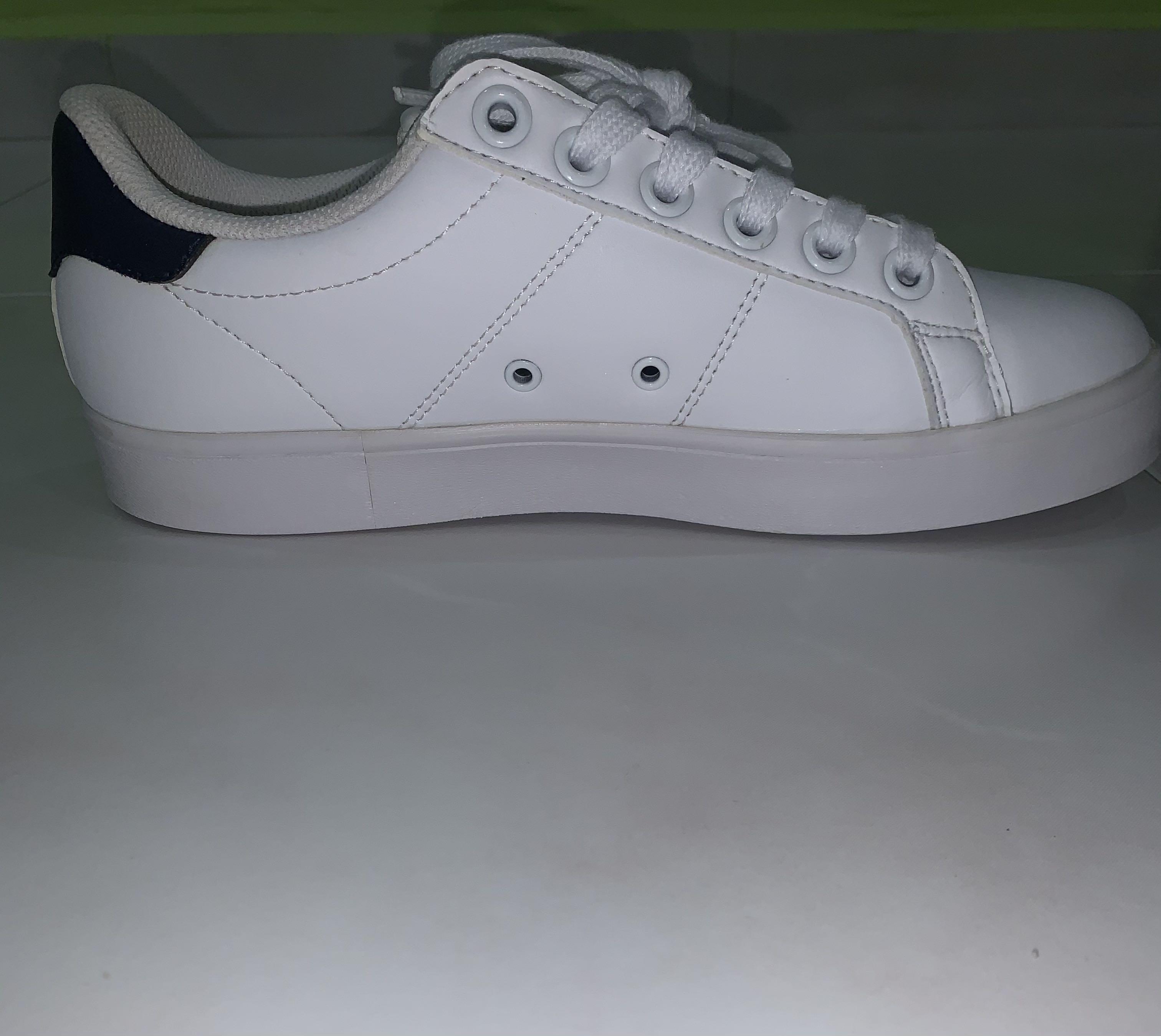 fila unisex court deluxe navy blue white Women s Fashion Footwear Sneakers on Carousell