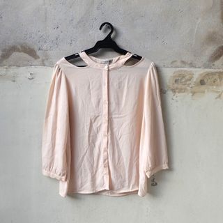 (Category: ) located in . Submitted by fio.preloved (Listing ID 1045983999, Image 1). Description: .
