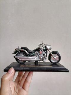 Kawasaki Vulcan 2000 Motorcycle Figurine