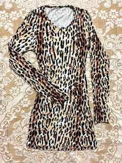 (Category: ) located in . Submitted by clothes_consignment (Listing ID 1046149757, Image 1). Description: .
