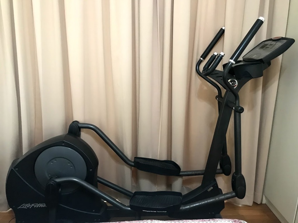 een Welvarend Hong Kong Life Fitness X3 Elliptical Cross-Trainer, Sports Equipment, Exercise &  Fitness, Cardio & Fitness Machines on Carousell