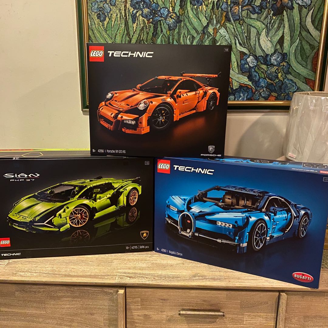 LEGO Bugatti Chiron vs LEGO Lamborghini Sian, LEGO 42115 vs 42083