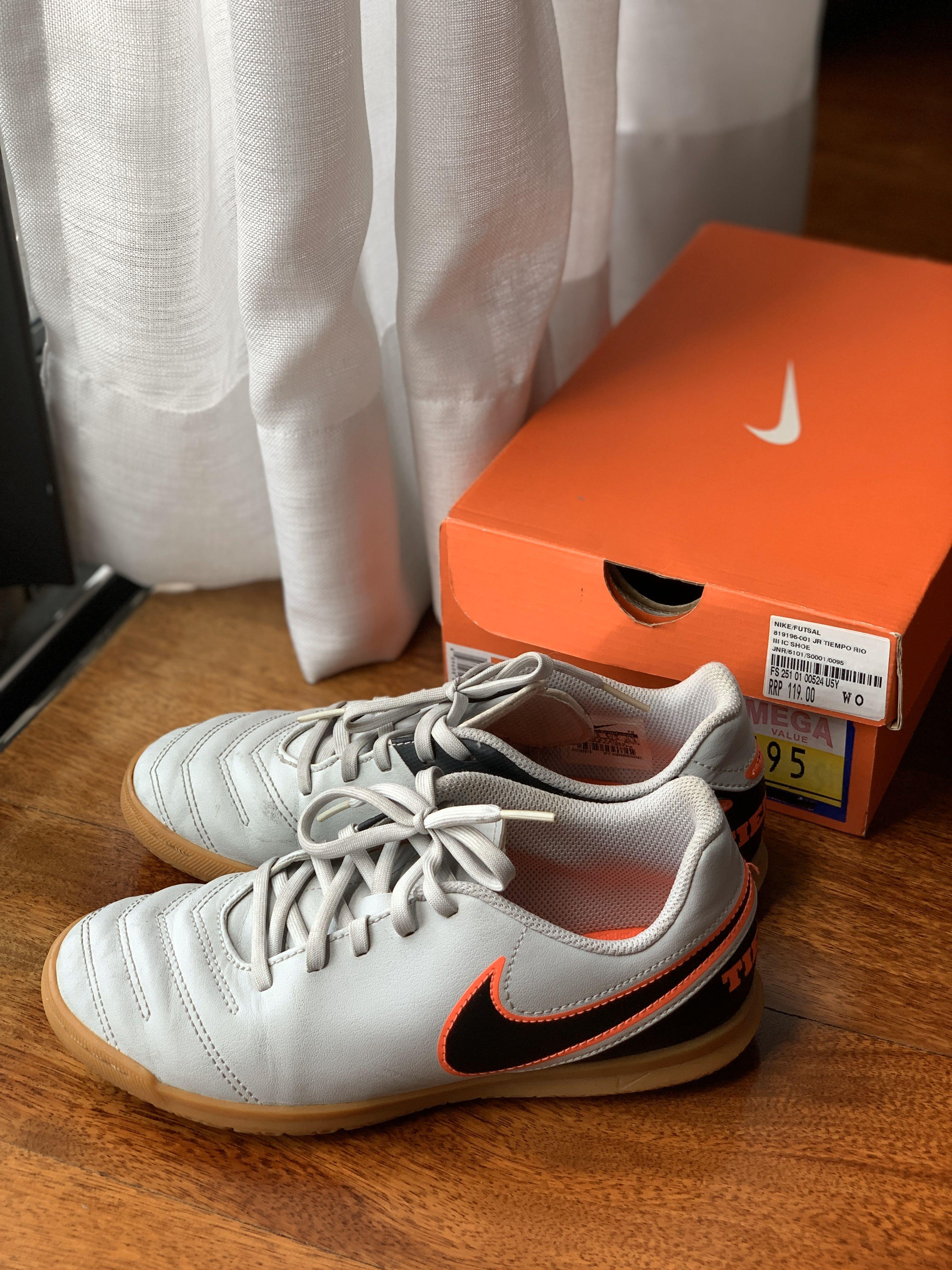 Nike futsal hotsell junior