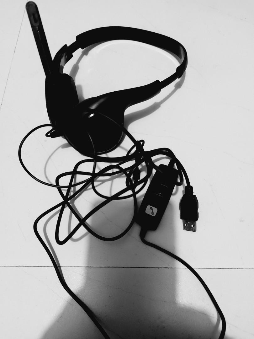 PLANTRONICS HEAD SET, NOISE CANCELLATION AND USE PORT. (Category: Headphones & Headsets) located in Las Pinas. Submitted by johnangelo168 (Listing ID 212965770, Image 2). Description: twice langginamit for an online interview. Grab or Lalamove Care of buyer..