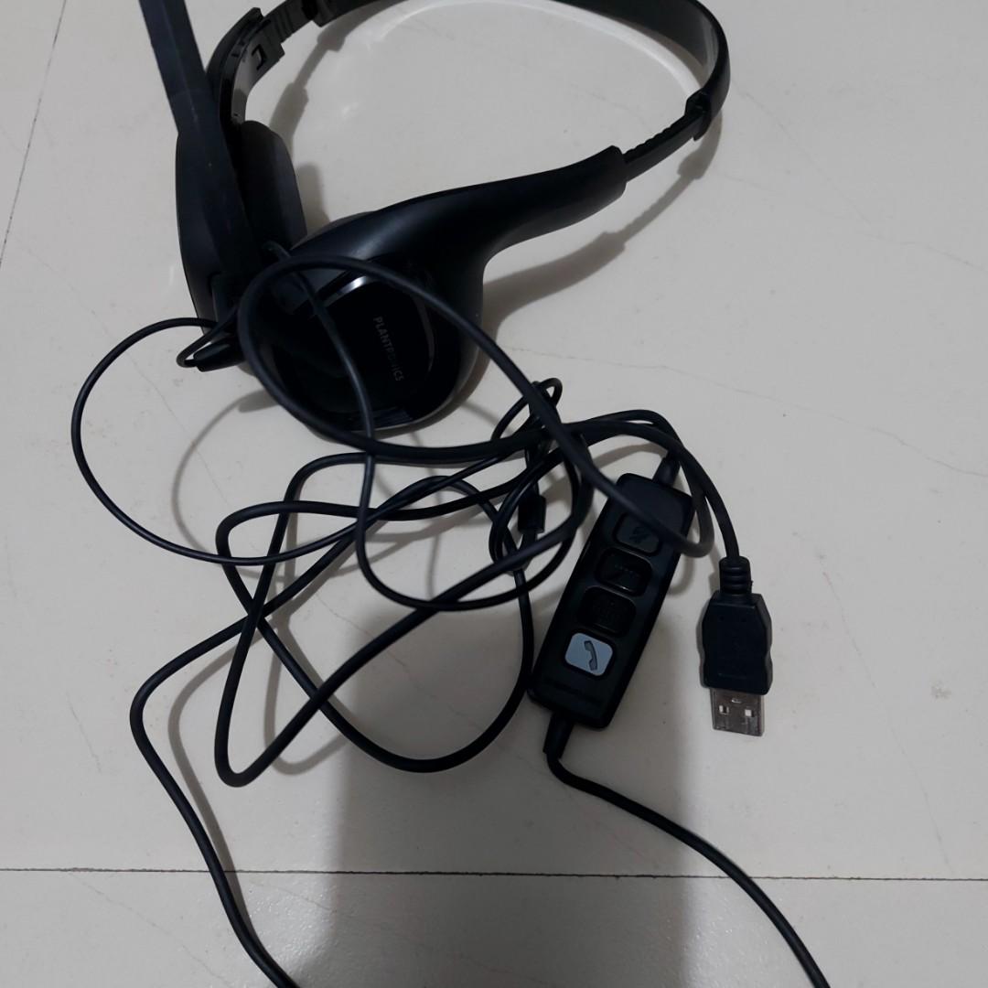 PLANTRONICS HEAD SET, NOISE CANCELLATION AND USE PORT. (Category: Headphones & Headsets) located in Las Pinas. Submitted by johnangelo168 (Listing ID 212965770, Image 3). Description: twice langginamit for an online interview. Grab or Lalamove Care of buyer..
