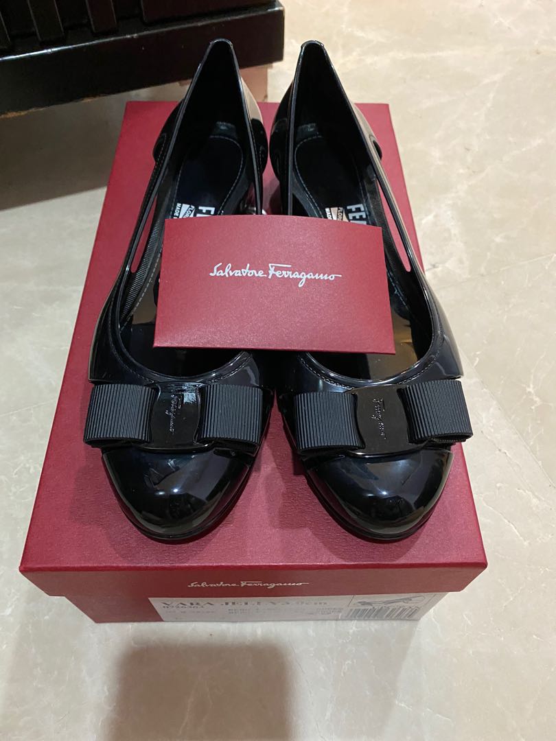 ferragamo vara jelly pumps