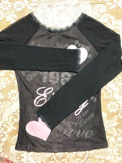 (Category: ) located in . Submitted by clothes_consignment (Listing ID 1046128093, Image 1). Description: .