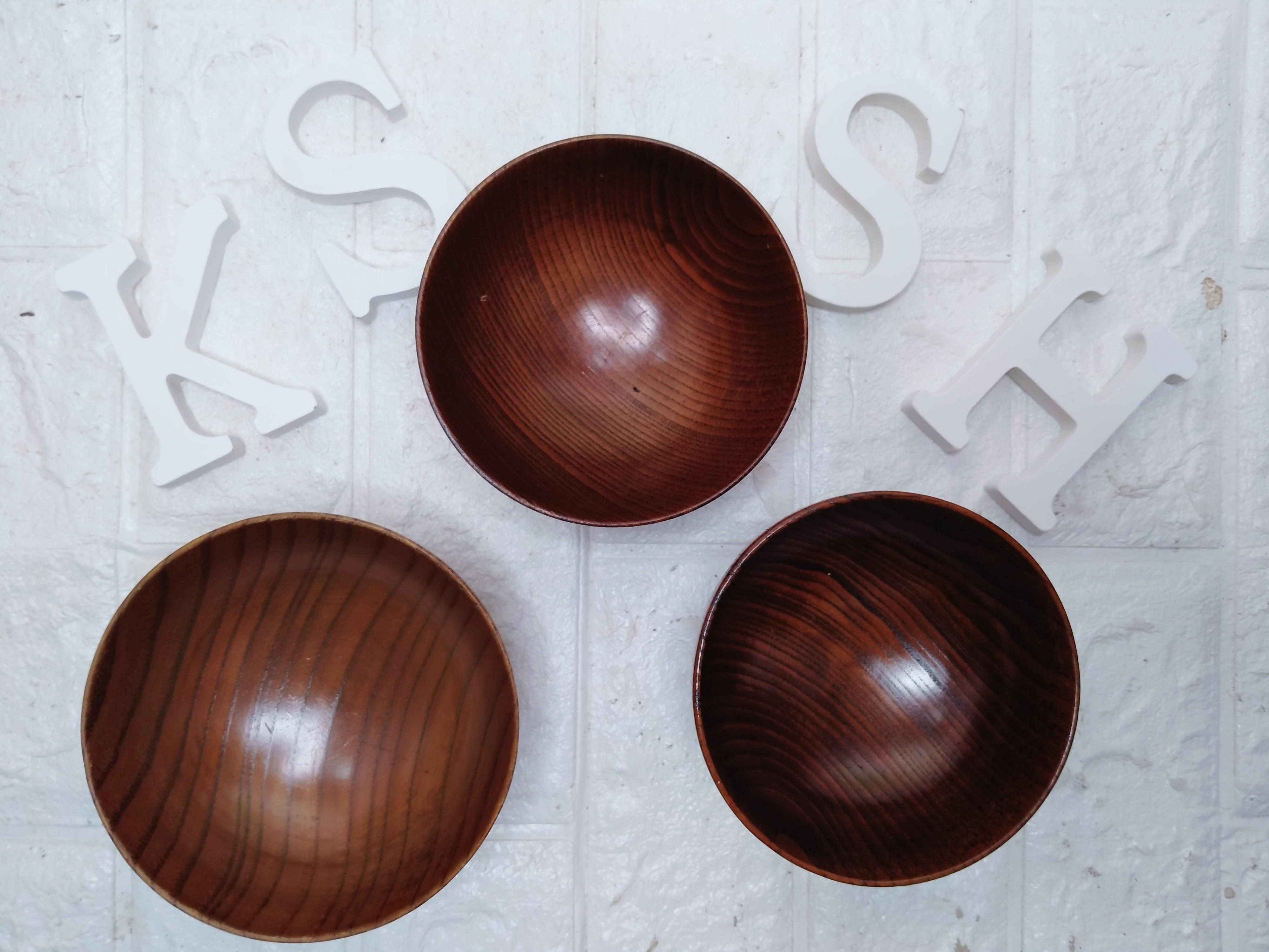 Wood Bowl (Category: Dinnerware & Cutlery) located in Caloocan City. Submitted by ksshboutique (Listing ID 1046029036, Image 1). Description: Authentic bought from Japan.