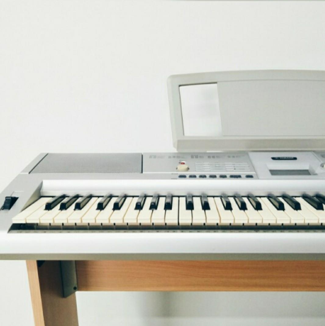 ヤマハ ポータブルグランド DGX-205 スタンド付き 鍵盤楽器 特選特価品 