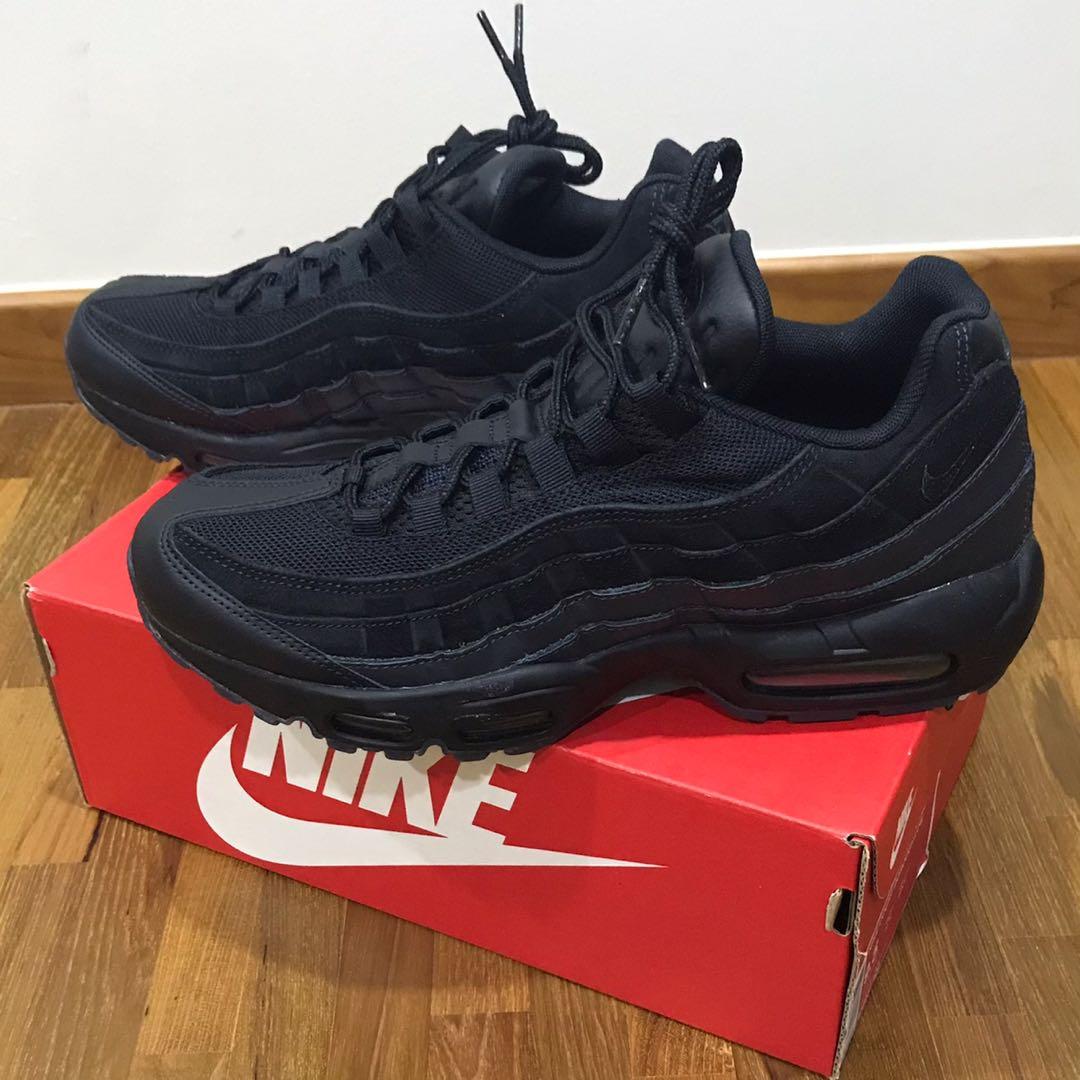 Nike 95 essential black hotsell
