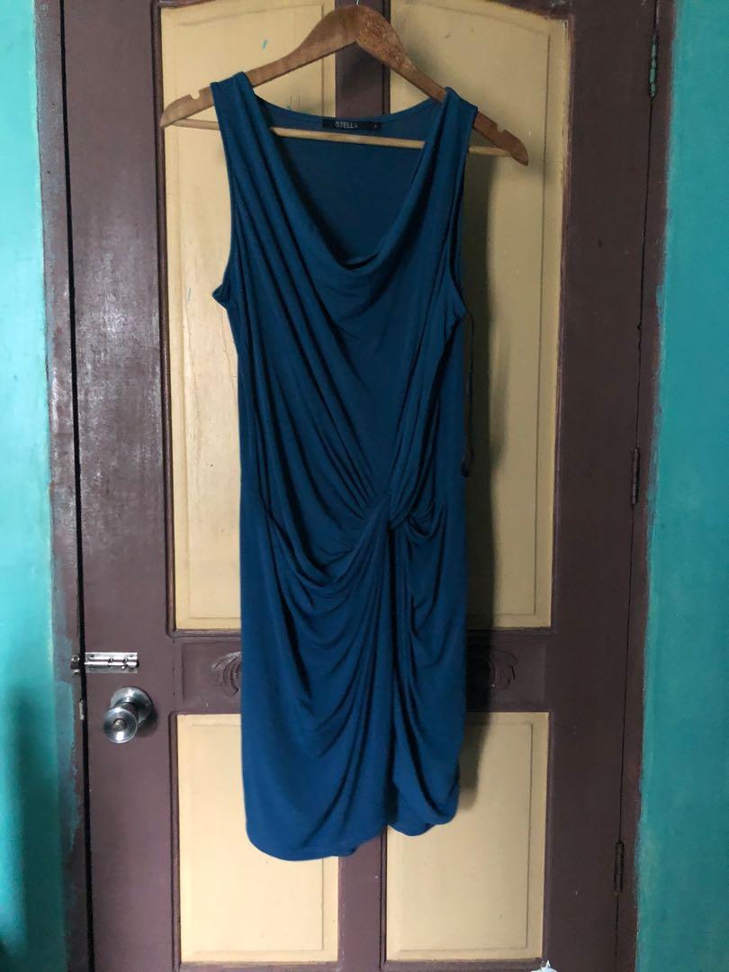 bodycon / sexy dress (Category: Dresses) located in Cainta. Submitted by jayds (Listing ID 1048077592, Image 1). Description: WHAT IS IT? - bodycon dress with unique tie design / sexy dress - STELLA brand (bought for Php2,300) - unlined inside but has like wrap around style of same cloth to secure tummy area - teal color - plunging neckline but not too revealing MATERIAL - not sure of material listing but definitely has stretch so elastane is pre