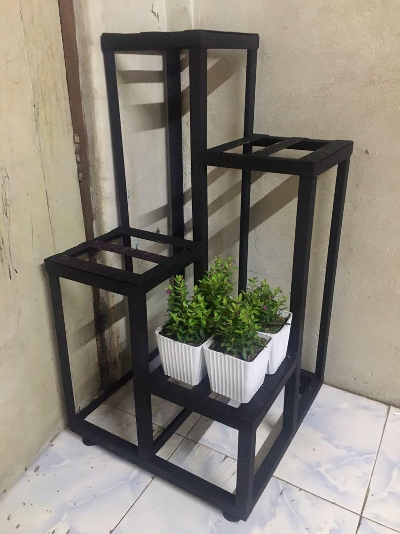 Corner Plant Racks (Category: Plants & Seeds) located in San Pedro. Submitted by draftingtablemaker (Listing ID 1048101926, Image 3). Description: Corner Plant Racks 4-Layer Metal Steel Frame 80cm height 18x18inches base heavy duty foot glider underneath for balance.