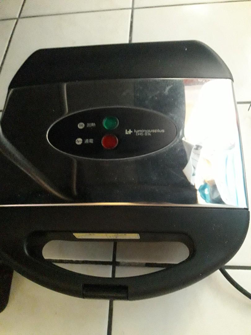 Hot sandwich maker (Category: Breadmakers) located in Quezon City. Submitted by shopaholics.31 (Listing ID 1048066695, Image 2). Description: from japan.