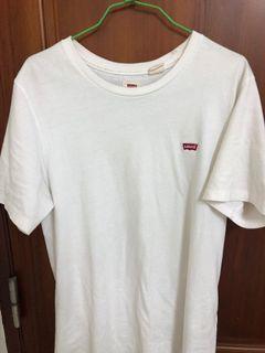 Levi’s衣服M號