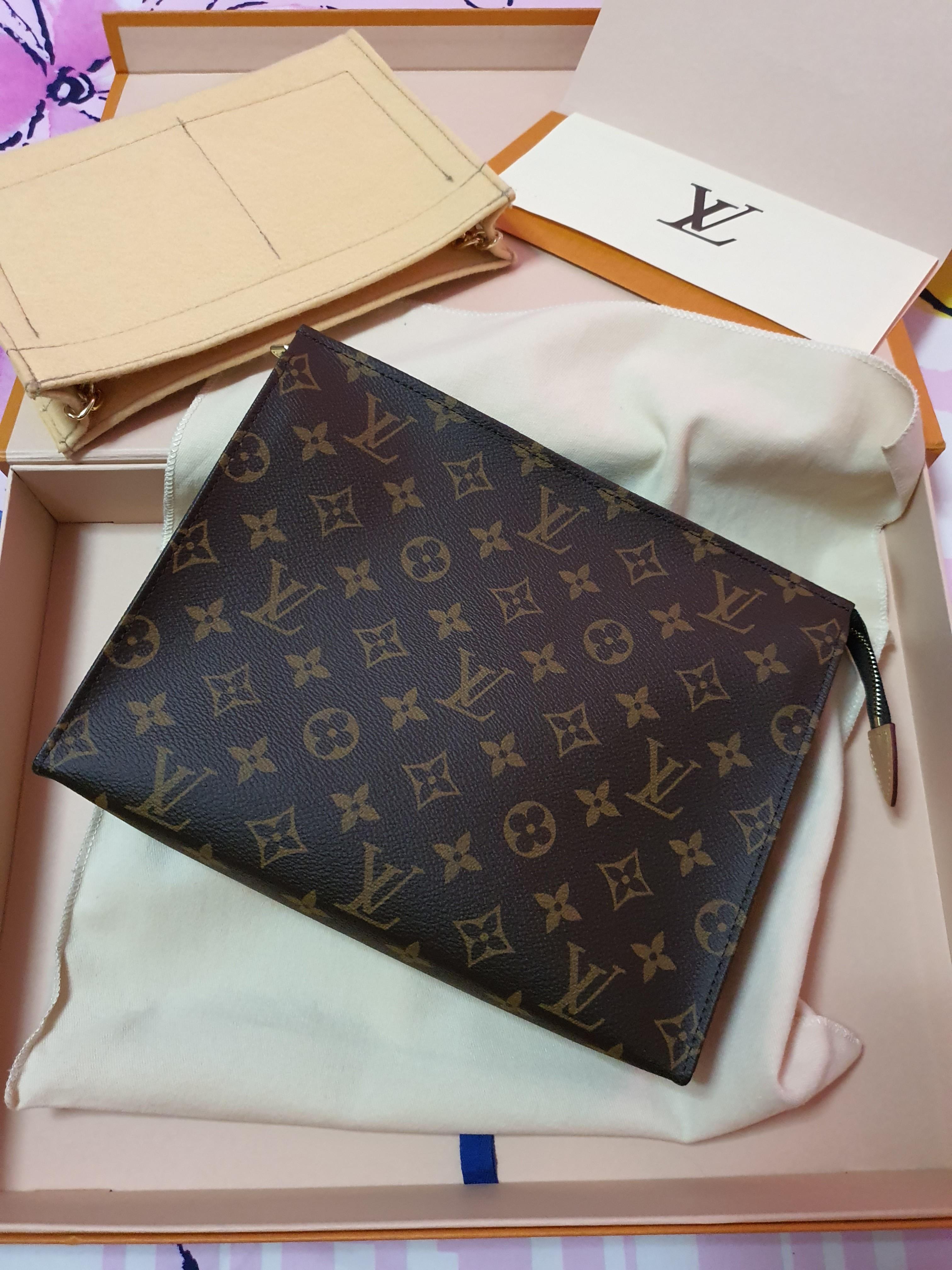 Sold at Auction: Louis Vuitton, LOUIS VUITTON TOILETRY POUCH 26 clutch  bag.