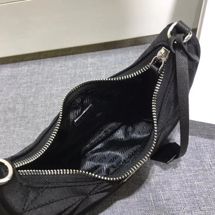 Prd hobo nylon (Category: Tote Bags) located in Cheras. Submitted by luxurybaobeiolshops (Listing ID 1048192785, Image 2). Description: .