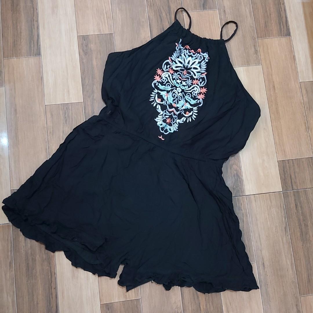 Preloved black romper (Category: Rompers) located in Quezon City. Submitted by cheverloo (Listing ID 1048117507, Image 1). Description: S-M, good as new,swipe for more ww pics. rfs:declutter tumaba na.😂 msg me. bpi only. model height 5'1 , 47kg #romper #blackromper #sweldosale #sale111 #sale #1111 #prelovedromper #summersale #sumeroutfit.