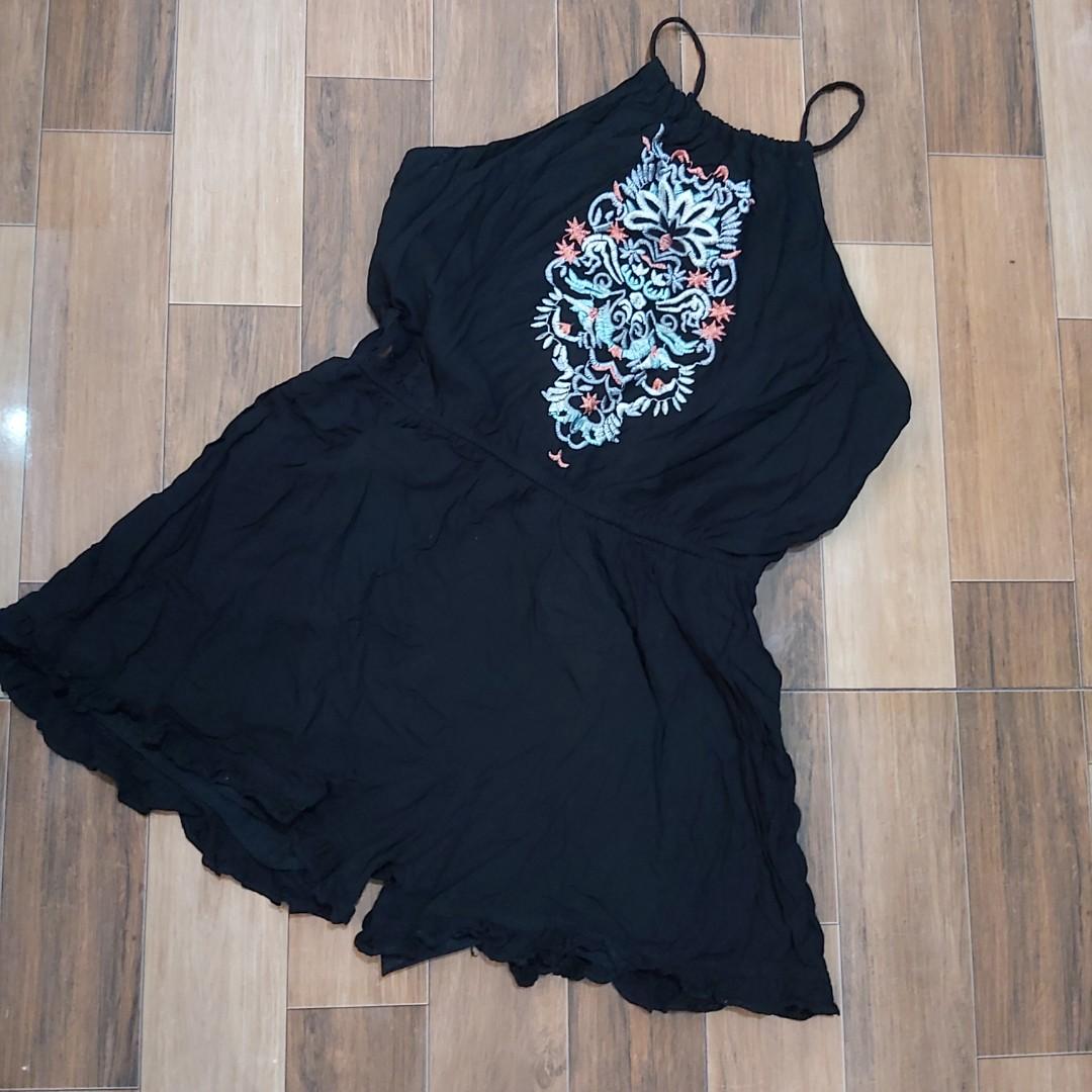 Preloved black romper (Category: Rompers) located in Quezon City. Submitted by cheverloo (Listing ID 1048117507, Image 2). Description: S-M, good as new,swipe for more ww pics. rfs:declutter tumaba na.😂 msg me. bpi only. model height 5'1 , 47kg #romper #blackromper #sweldosale #sale111 #sale #1111 #prelovedromper #summersale #sumeroutfit.