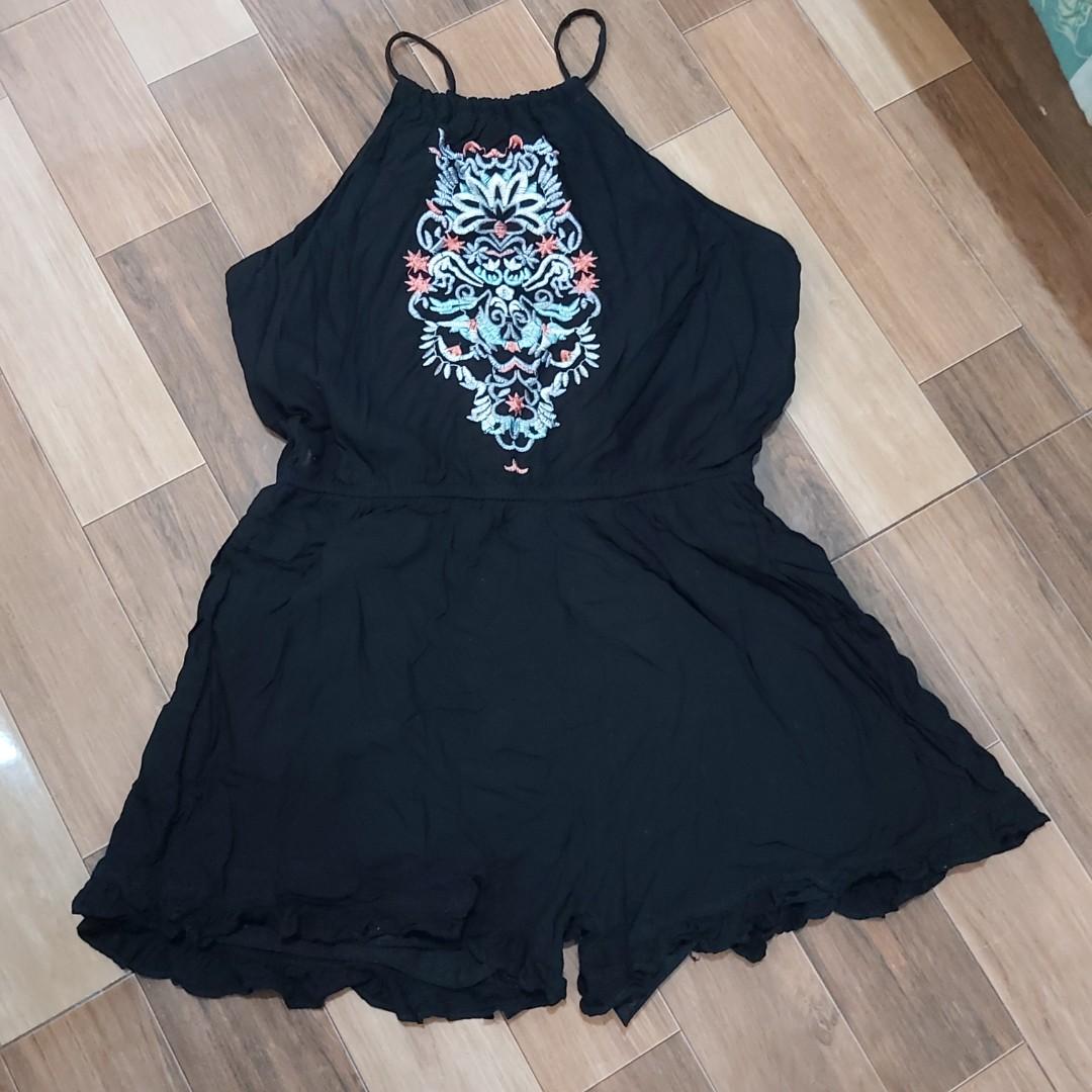 Preloved black romper (Category: Rompers) located in Quezon City. Submitted by cheverloo (Listing ID 1048117507, Image 3). Description: S-M, good as new,swipe for more ww pics. rfs:declutter tumaba na.😂 msg me. bpi only. model height 5'1 , 47kg #romper #blackromper #sweldosale #sale111 #sale #1111 #prelovedromper #summersale #sumeroutfit.