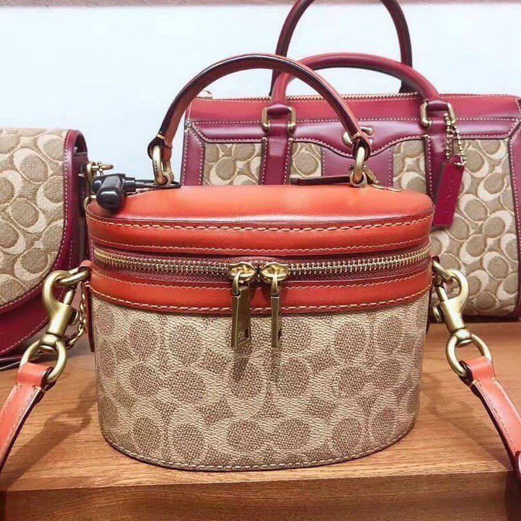 Coach trail on sale bag signature