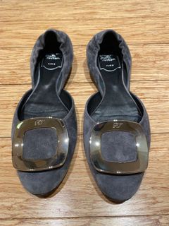 (Category: ) located in . Submitted by fancyshoez (Listing ID 1048171359, Image 1). Description: .