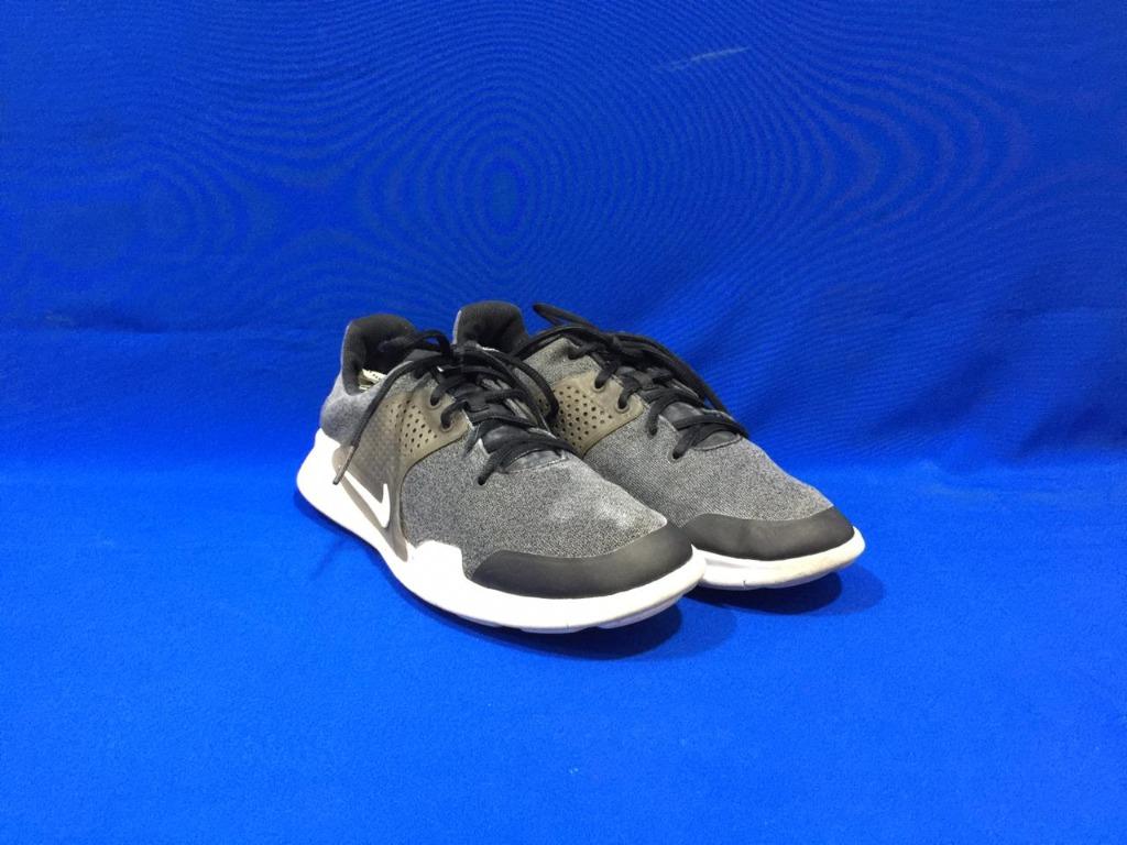 Nike arrowz black and white outlet