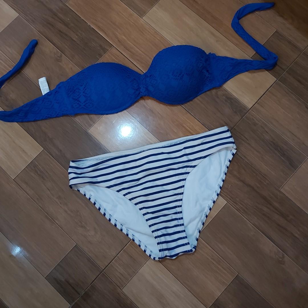 Two piece swimsuit (Category: Bikinis & Swimsuits) located in Quezon City. Submitted by cheverloo (Listing ID 1048109618, Image 2). Description: XS-S, padded. swipe for ww pic. good as new. rfs:declutter. tumaba na.😂 msg me! bpi only!.