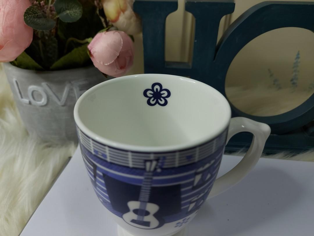 WEDGWOOD Musical Blues Guitar Mug