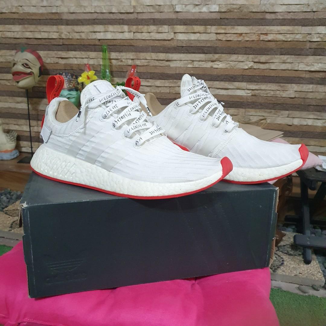 Adidas NMD R2 white core red, Fesyen Pria, Sepatu , Sneakers di Carousell