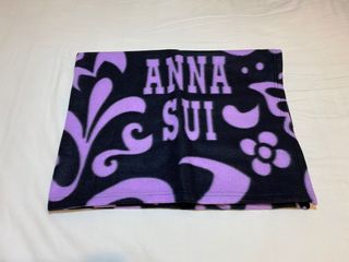 Anna Sui 輕身保暖氈  L98cm  W76cm64199749940354110