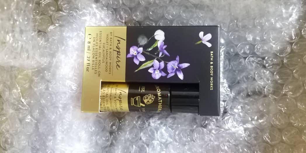 Bath & body work (Category: Bath) located in Sungai Buloh. Submitted by anis_el (Listing ID 1048415022, Image 2). Description: BBW Aromatherapy Essential Oil Roll On Aromatheraphy Hi 👋 Its new , just dont like the smell Never used Price include postage fees Violet Sandalwood Eucalyptus .