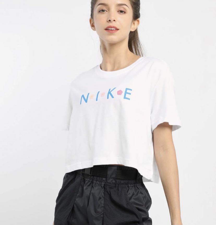 Nike floral outlet crop top