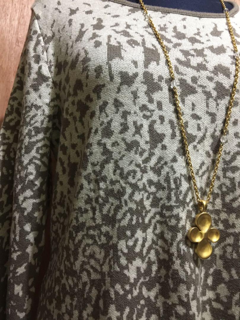 Comfy brown dress (Category: Dresses) located in Caloocan City. Submitted by xtine01 (Listing ID 1048360871, Image 2). Description: Floral,brown,good condition.
