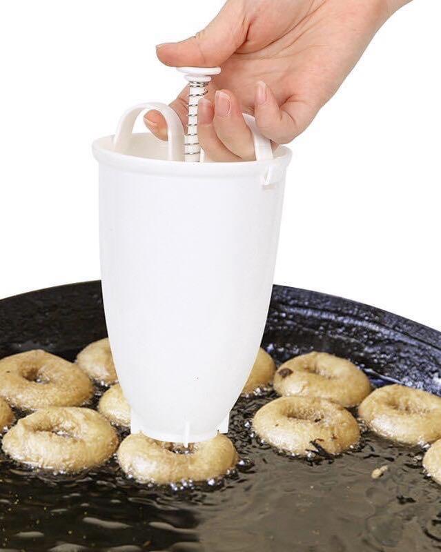 Donut Maker (Category: Ice-cream Makers) located in Cainta. Submitted by iubelle (Listing ID 1048308869, Image 3). Description: .