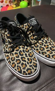 (Category: ) located in . Submitted by sneakerific (Listing ID 1048413291, Image 1). Description: .
