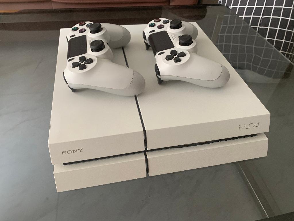 Ps4 white 2 best sale controllers