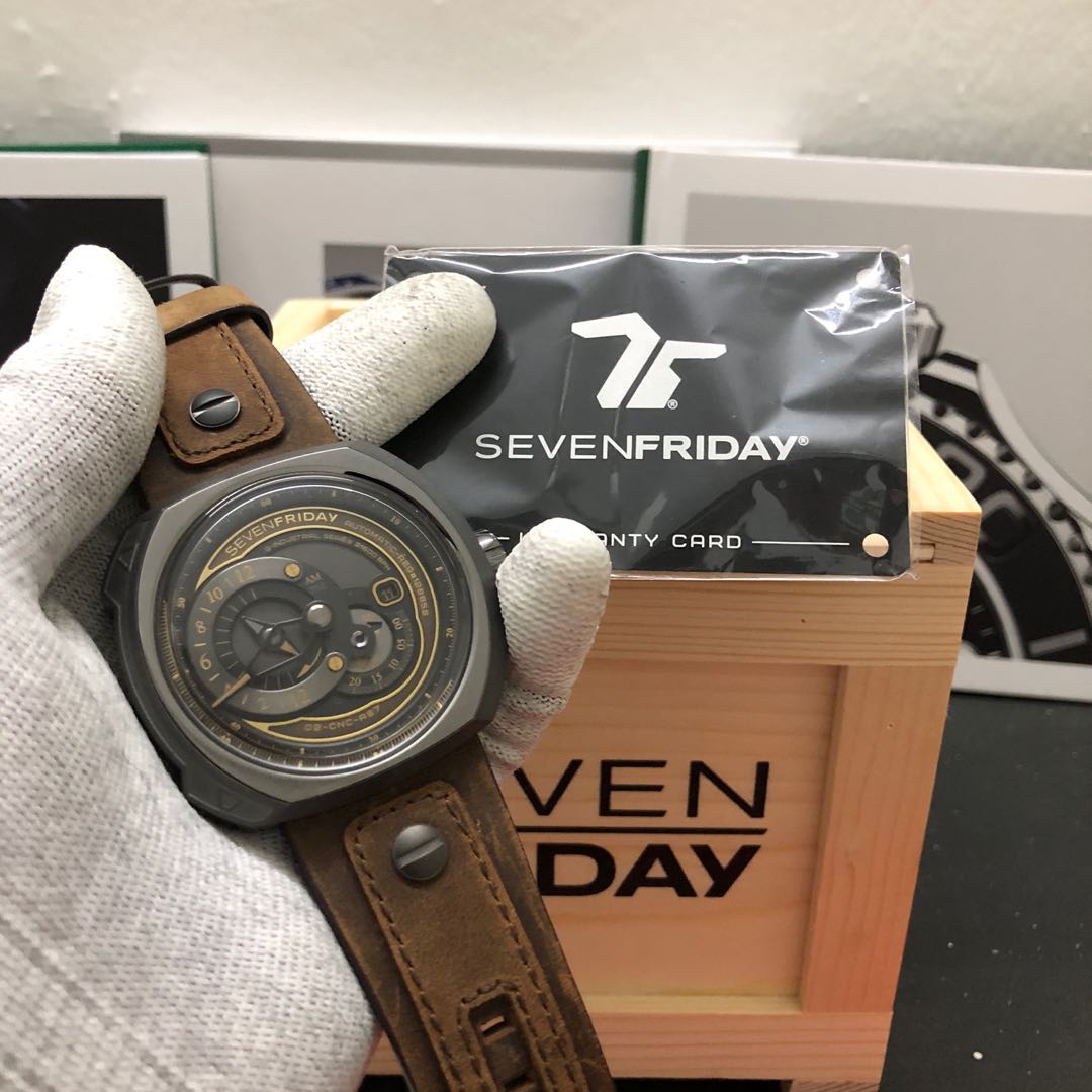 Sevenfriday q2 store