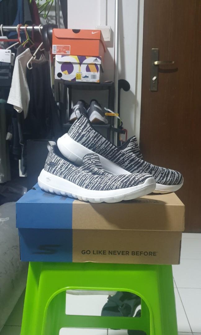 Walk max shoes store