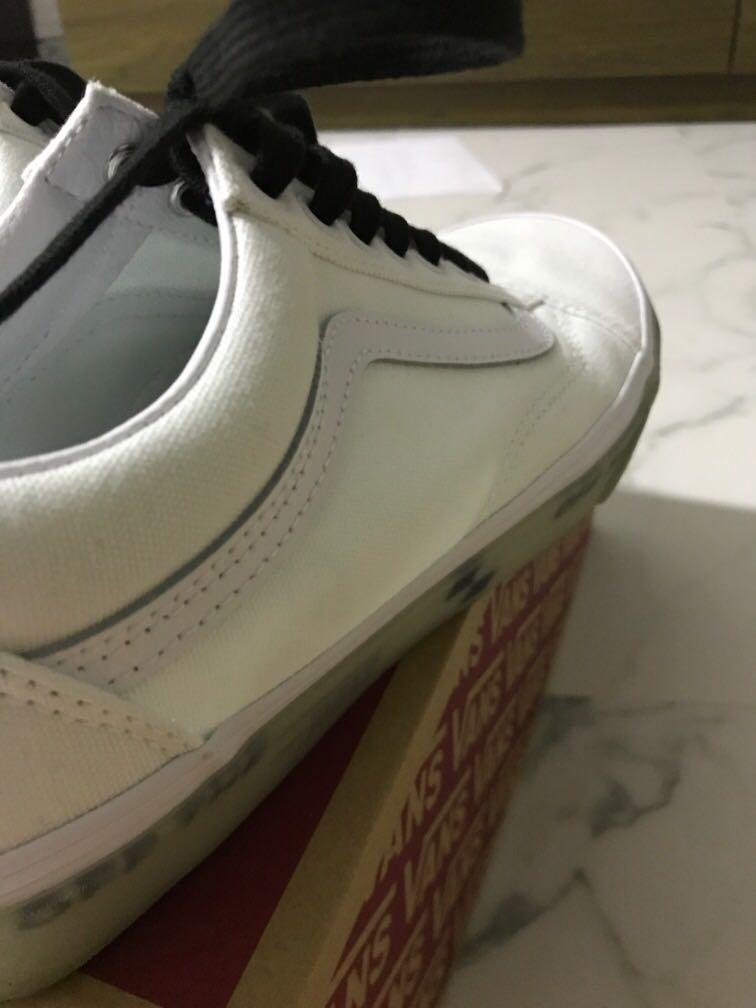 Foxing hotsell stripe vans