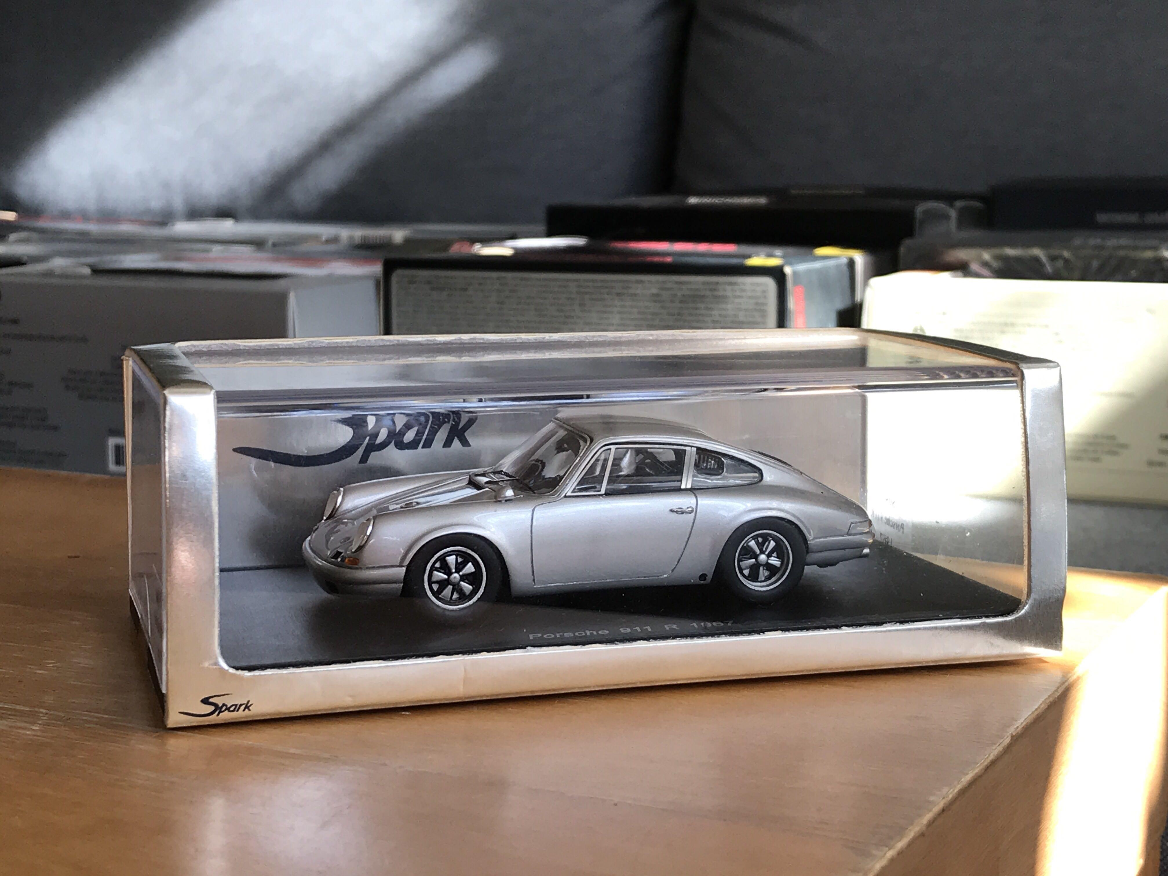 1/43 Spark S0911 Porsche 911 R 1967 silver resin, 興趣及遊戲, 旅行