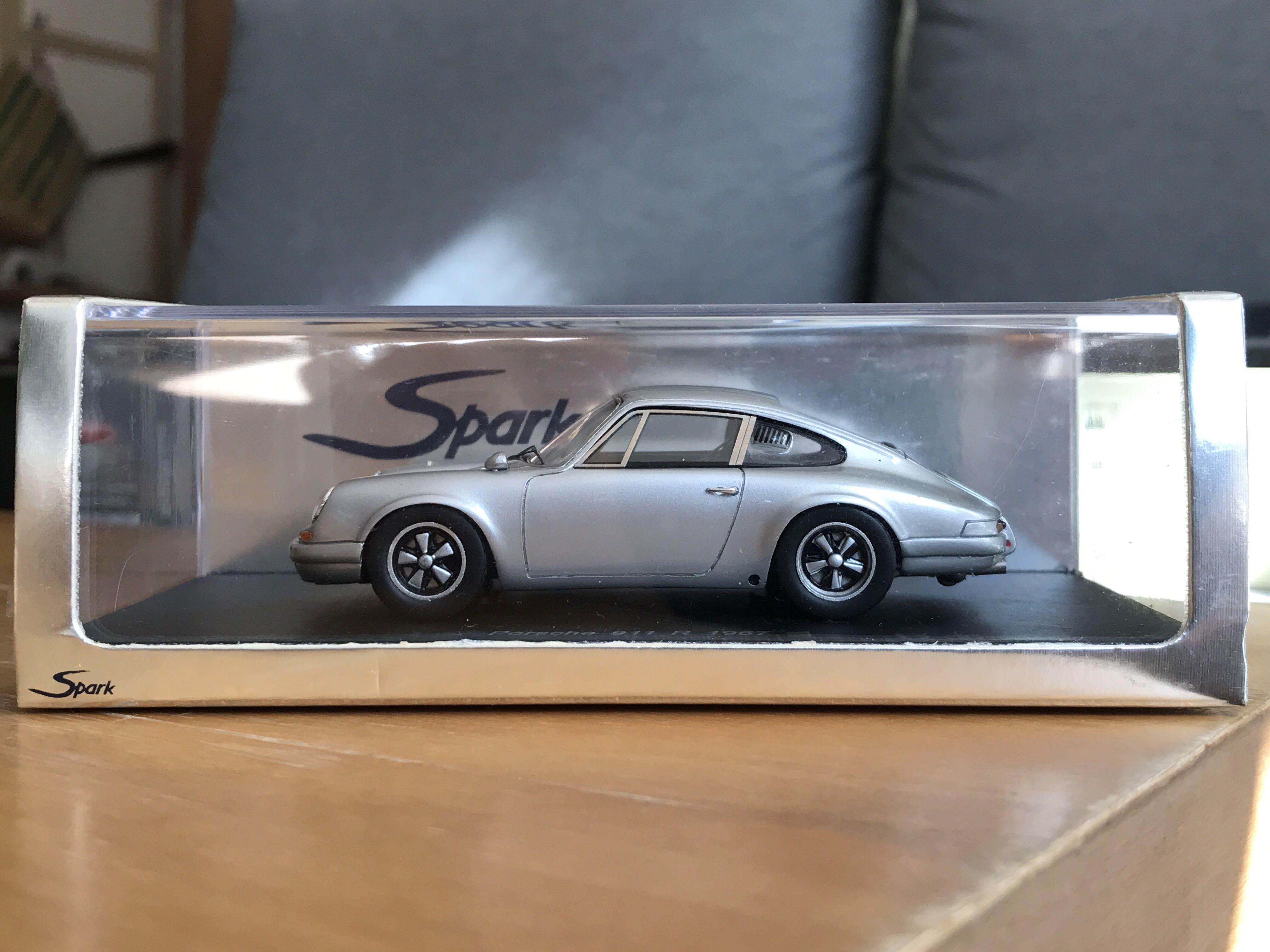 Spark Model】Porsche 911R 1967年 Silver-