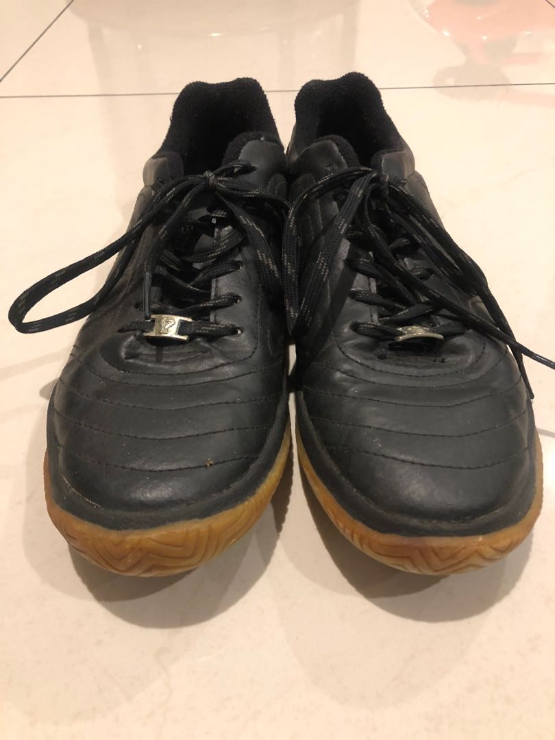 breaker futsal shoes