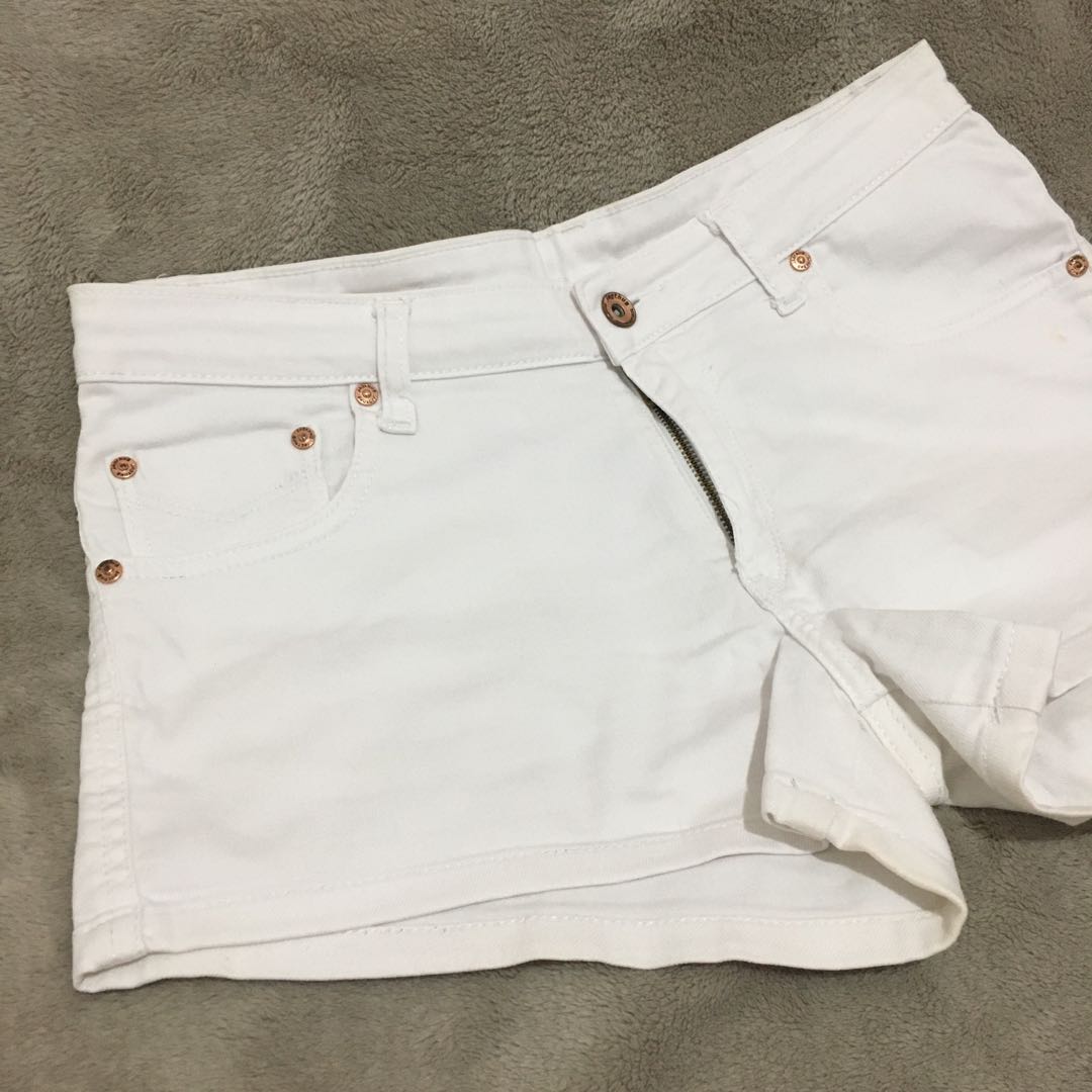 Jag Thug Denim Development Collection in White with Bronze Buttons (Category: Traditional & Ethnic wear) located in Valenzuela. Submitted by el8isa (Listing ID 1048562861, Image 3). Description: • Brand New • Waist 32” as measured • 100% Cotton (Check photos for references).