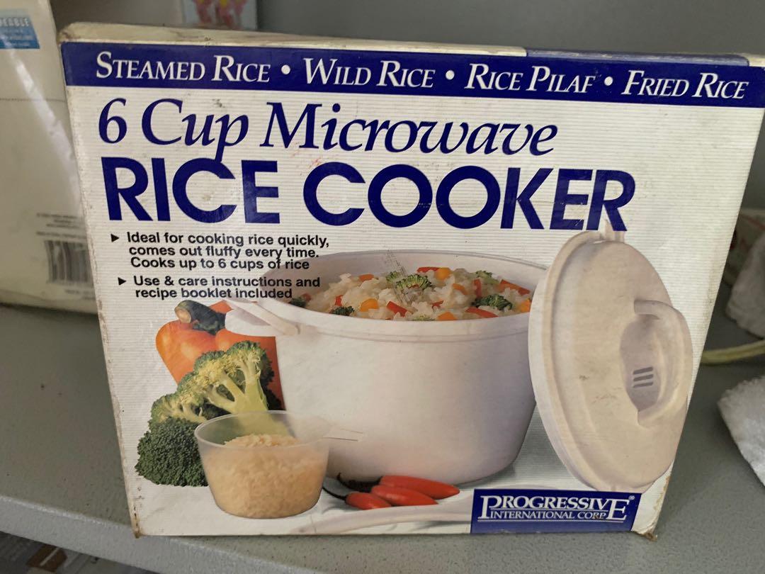 Microwaveable rice cooker (Category: Cookers) located in Makati City. Submitted by puttouse (Listing ID 1048528328, Image 1). Description: Allows you to conveniently cook rice with the microwave..
