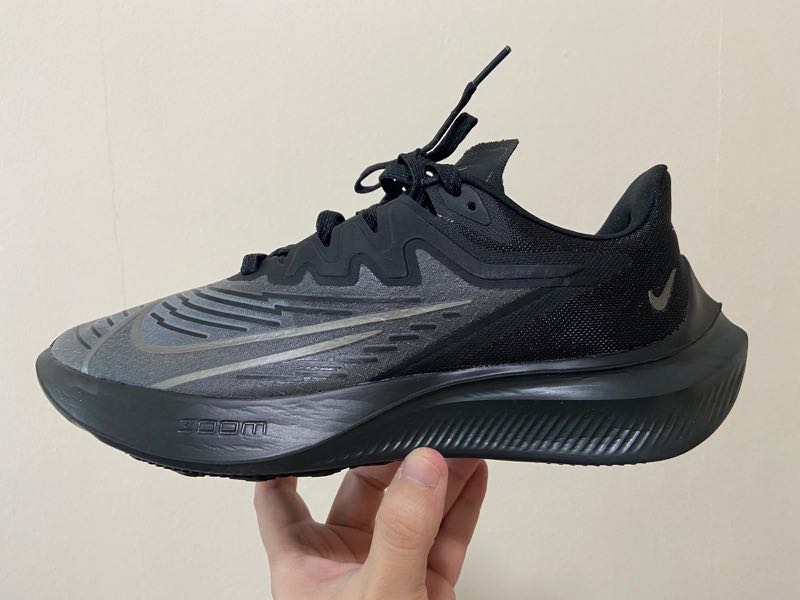nike zoom gravity carbon plate
