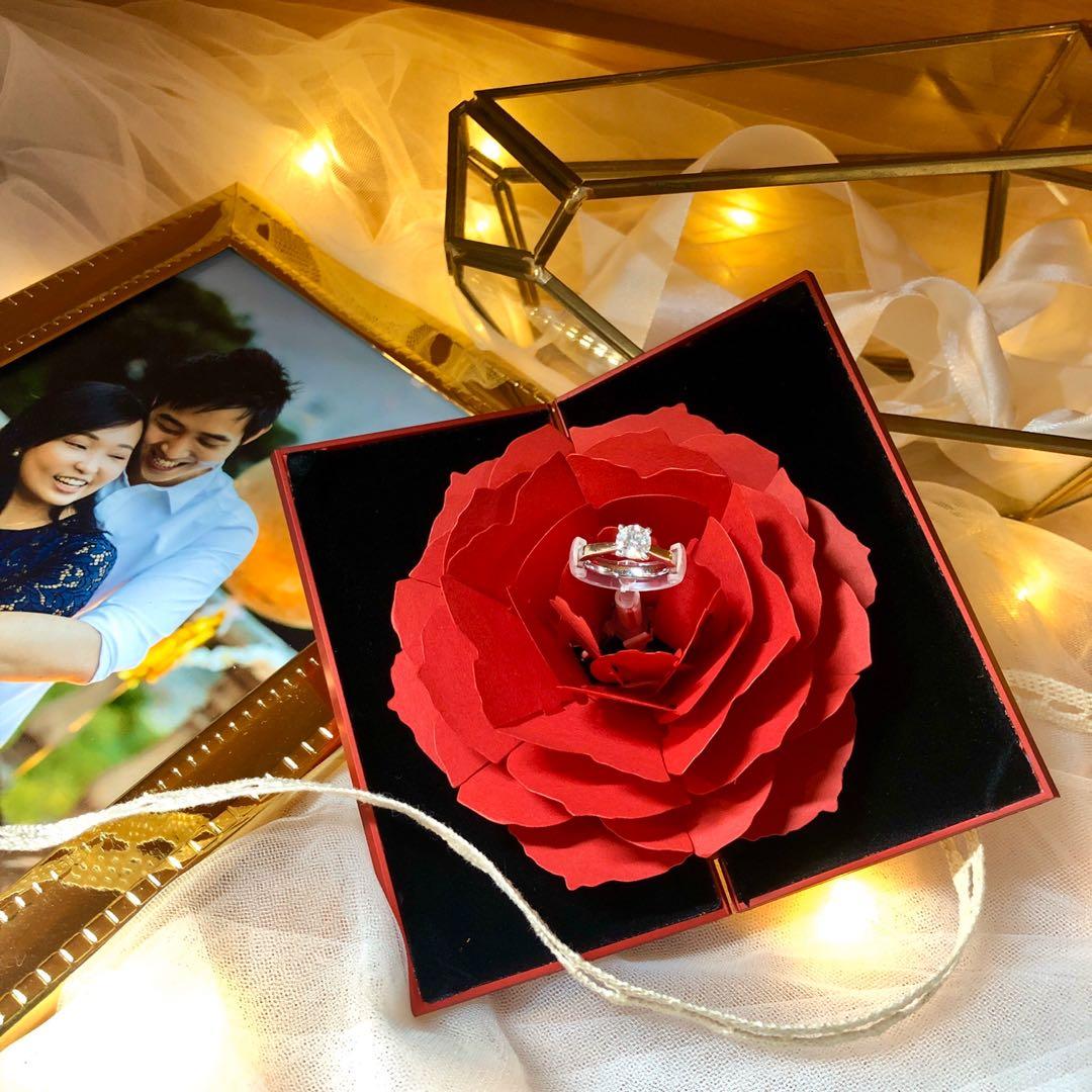 Red rose on sale with ring